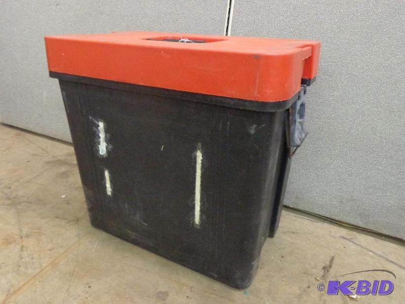 lot 15 image: Portable Work Box Tote   Cover Can be Used as...