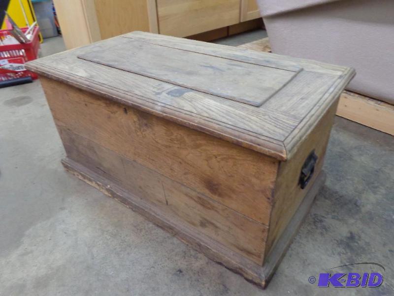 lot 16 image: Wooden Tool BoxChest   31 14&quotL x 17 1...