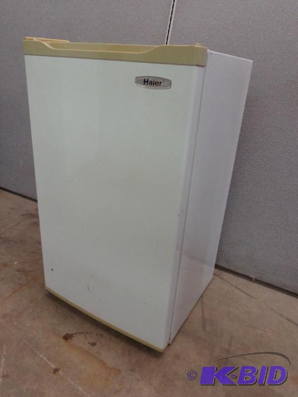 lot 4 image: Haier Refrigerator   Model BC-111  115 Volts ...