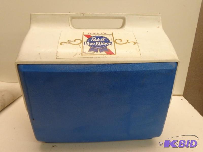lot 50 image: Igloo Cooler   24 pk. Cooler  Flip Top  Good ...