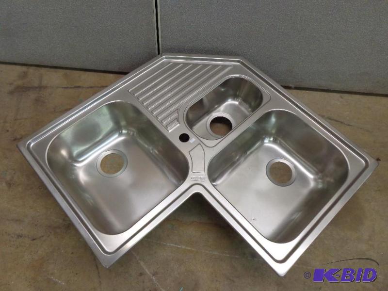 lot 8 image: Stainless Steel Corner Sink   3 Sink - V Shap...