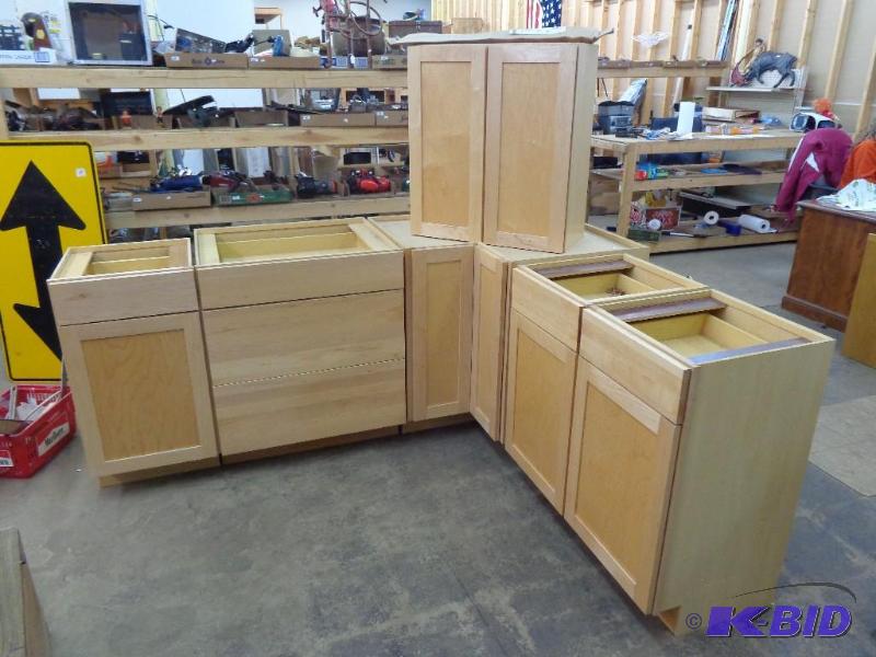 lot 9 image: Kitchen Cabinets   Possible PineMust See  ...
