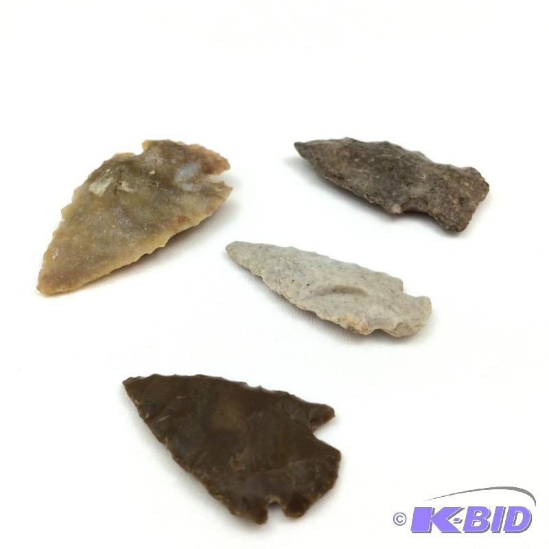 lot 26 image: Lot of 4 arrowheads