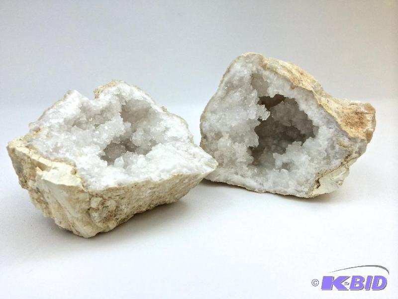 lot 33 image: One Large Geode cut into 2 sides