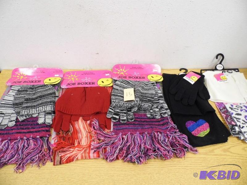 New Joe Boxer Hat, Gloves and Scarf