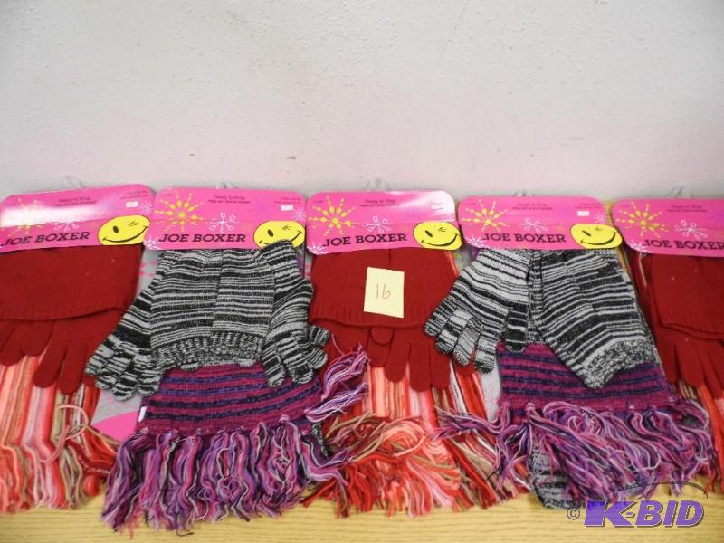 New Joe Boxer Hat, Gloves and Scarf