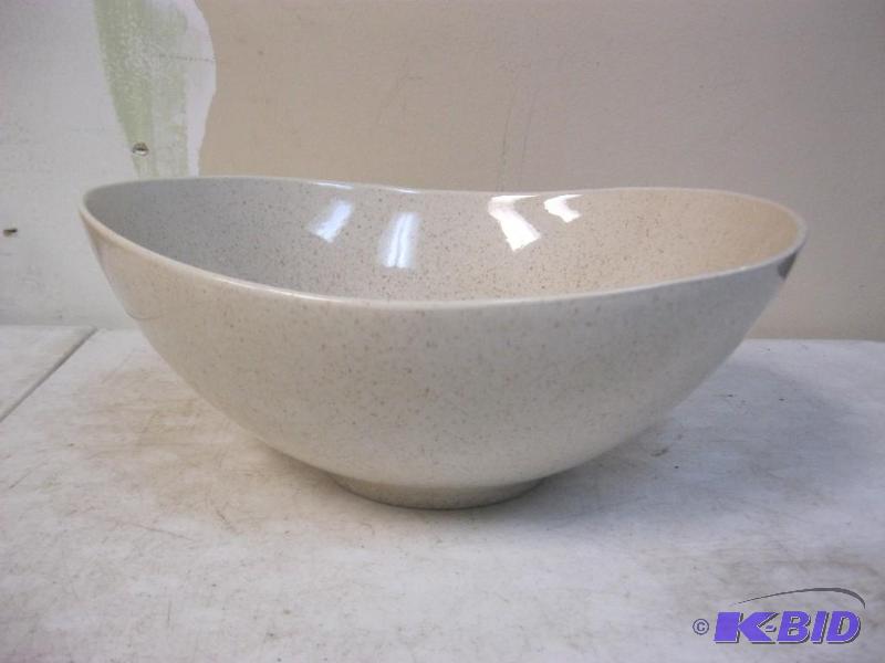 lot 12 image: Large Vintage Speckled&nbspRed Wing Pottery ...