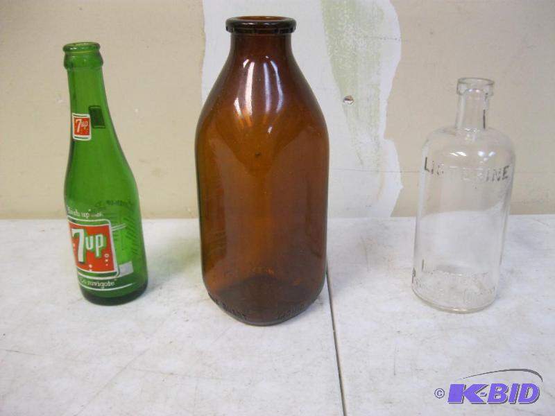 lot 122 image: Lot of Vintage Bottles, 7-Up...
