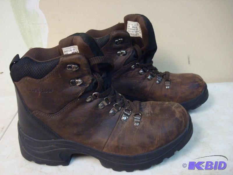 lot 129 image: Pair&nbspOf Ozark Trail Waterproof Boots, Us...