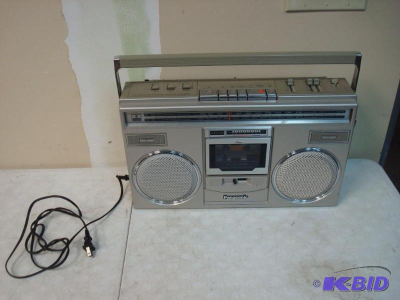lot 160 image: Panasonic Boombox Radio, DOES NOT WORK RIGHT,...