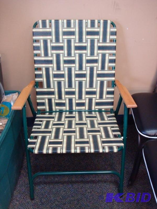 lot 23 image: Folding Lawn Chair Good Condition...