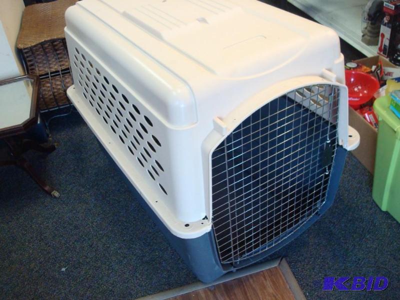 lot 24 image: Large Dog Kennel Has Some Wear...