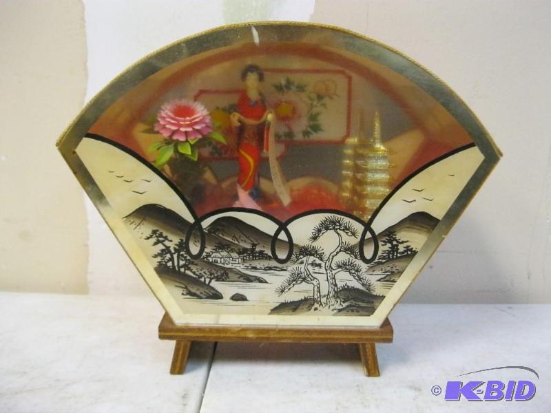 lot 30 image: Vintage Japanese Shadow Box...