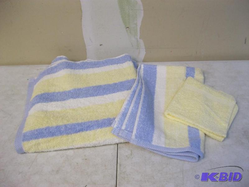 lot 50 image: Lot Of New Martha Stewart Towels...