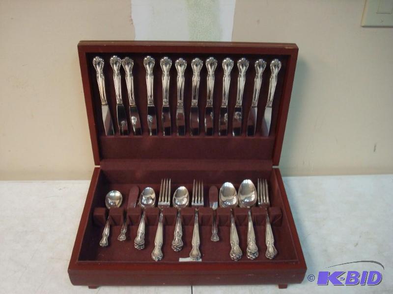 lot 6 image: Set Of Rogers & Bros. Silver Plated Silve...