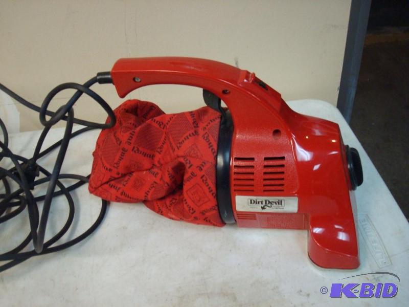 lot 74 image: Dirt Devil Mini Vac, Used, Works...