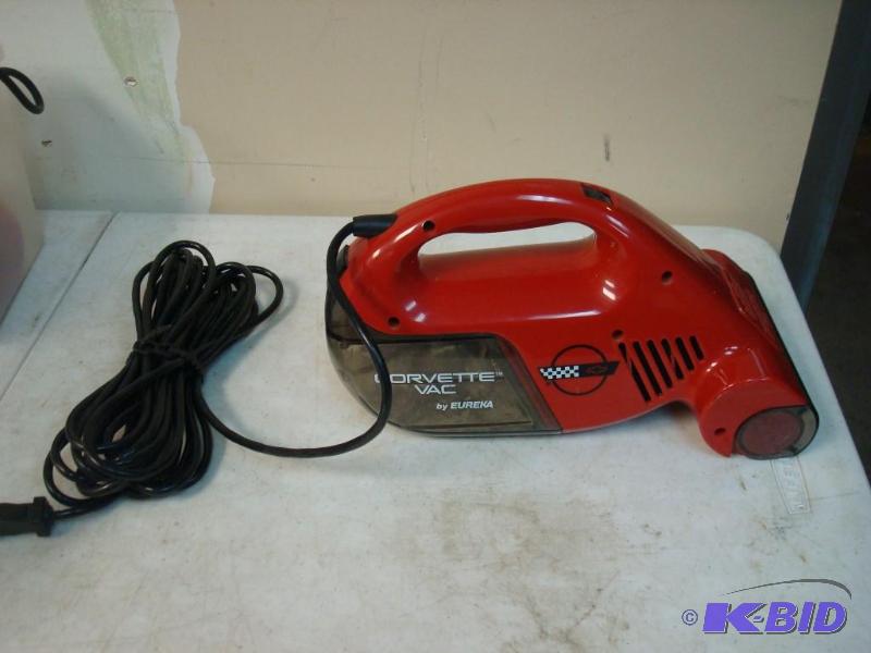 lot 75 image: Eureka Mini Corvette Vac, Works Needs Cleanin...