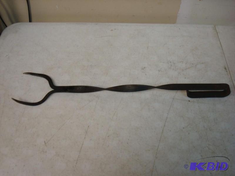 lot 8 image: An Odd Antique Poker Tool,Unsure What Its Fo...