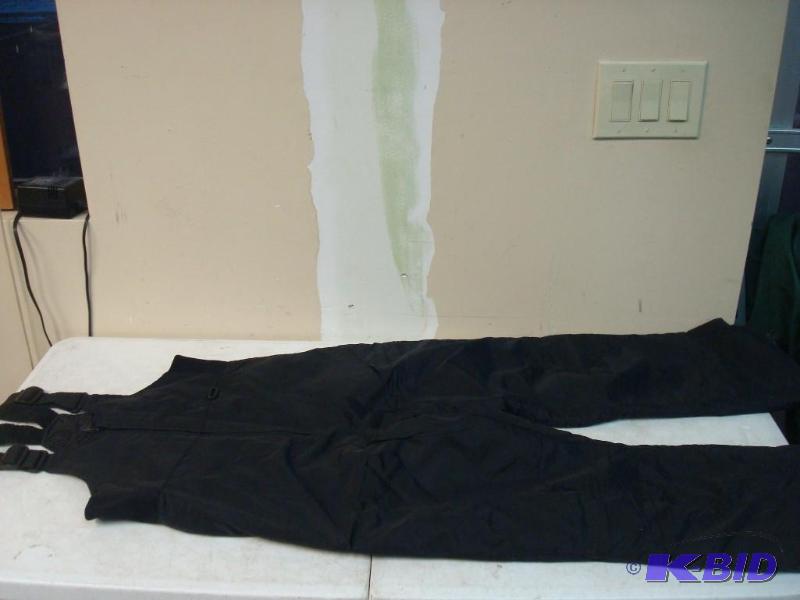 lot 96 image: Pair Of Ladies MountainTek Snow Pants Size 8,...