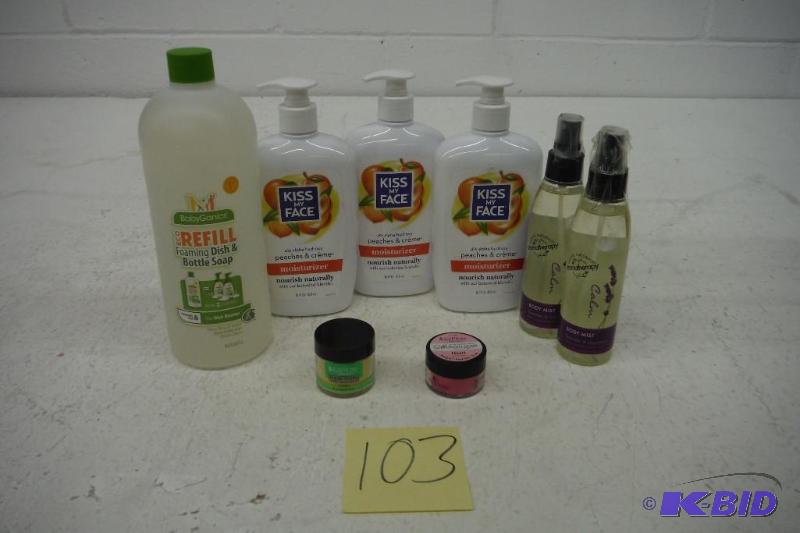 lot 103 image: Lot of soaps and beuty products