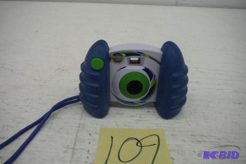 lot 109 image: Discovery Kids Digital Camera, Blue