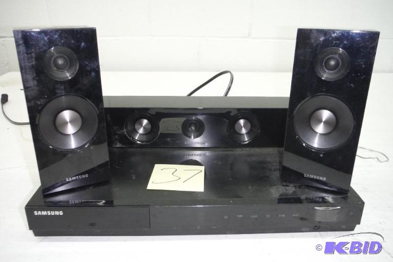 lot 37 image: Samsung HT-C550 Home Theater System