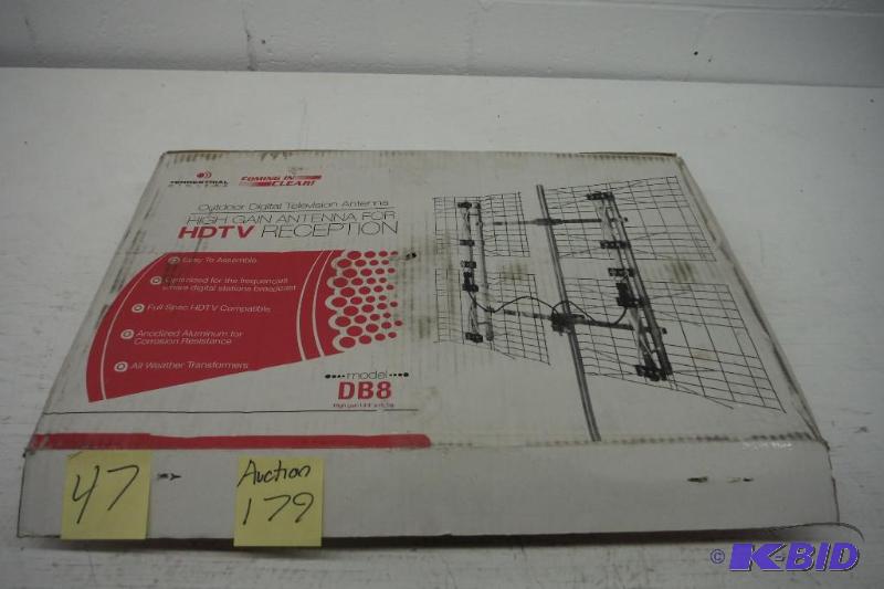 lot 47 image: Antennas Direct DB4 Multi-Directional HDTV Antenna