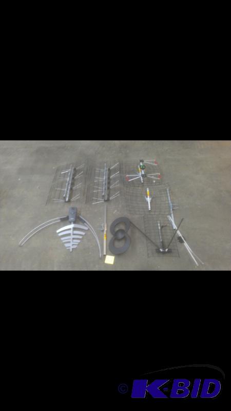 lot 52 image: Lot of Some full antenna and some in pieces