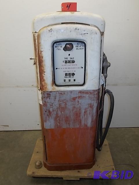 lot 4 image: Vintage Martin & Schwartz Gas Pump, Model...
