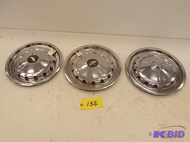 lot 132 image: (3) 1957 Chev. Hub Caps...