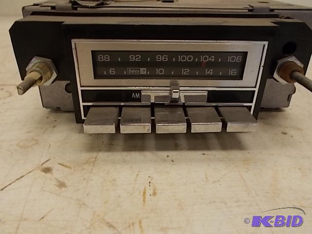 lot 217 image: Delco AMFM Radio...