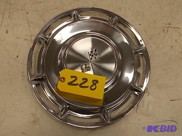lot 228 image: 1958 Chev. Impala Hub Cap...