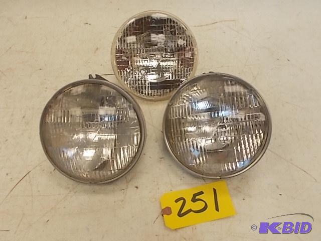 lot 251 image: (2) Working T-3 (6012) Head Lights with Bezel...
