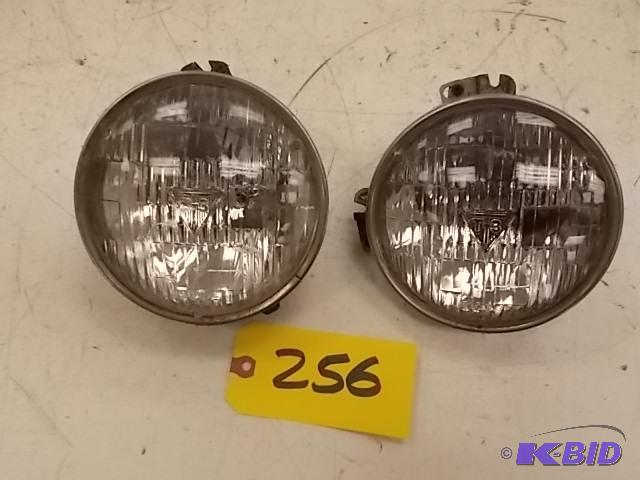 lot 256 image: (4) Working T-3 (4002) Head Lights with Bezel...