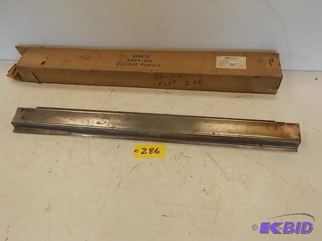 lot 286 image: (1) 1953-54 Pontiac Rocker Panel, NOS...