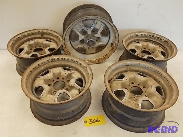 lot 306 image: (5) Oldsmobile Rally Wheels (Early 70s) 14&qu...