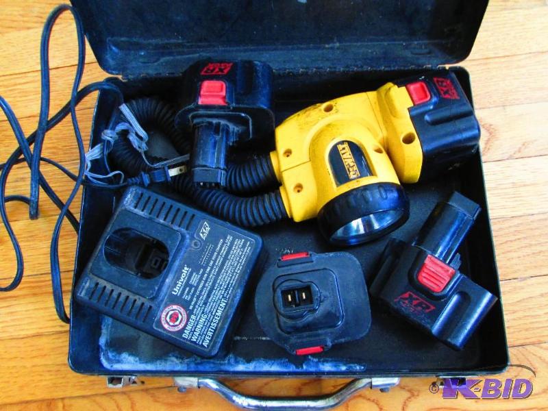 Dewalt DW917 flexible neck battery operated l...