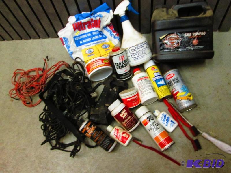 Assorted vehicle shop bottles, Harley Davidso...