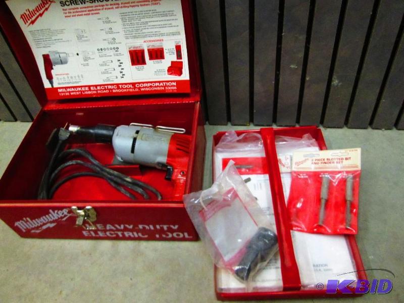 Milwaukee screw shooter kit with accessories ...