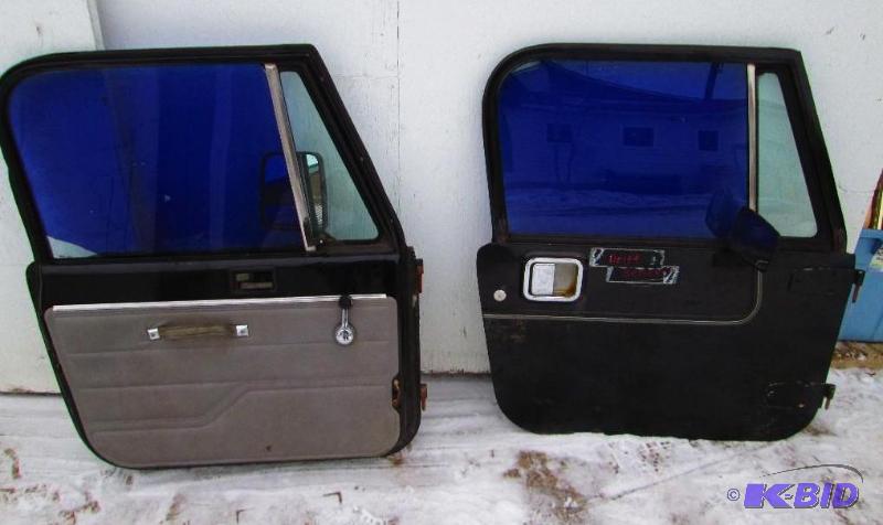 Pair of Jeep doors, fits CJ or YJ models, tin...
