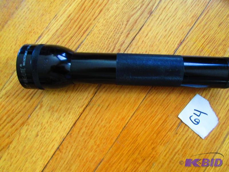 Black Maglite flashlight for D cell batteries...