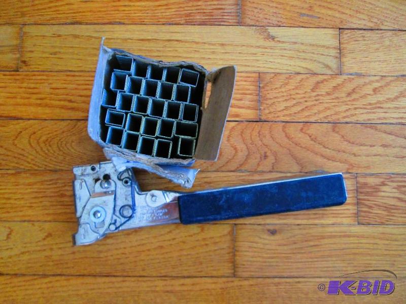 Hammer staple gun with extra staples...