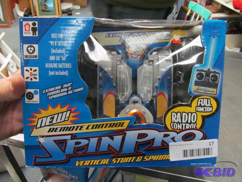 lot 17 image: Remote control spin pro vertical stunt and spinning RC vehicle