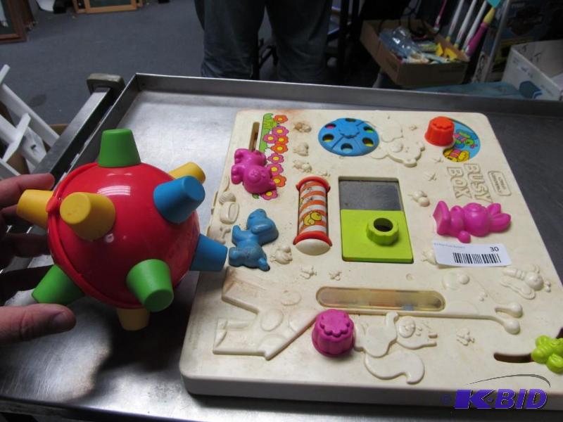 lot 30 image: Lot of 2 baby toys