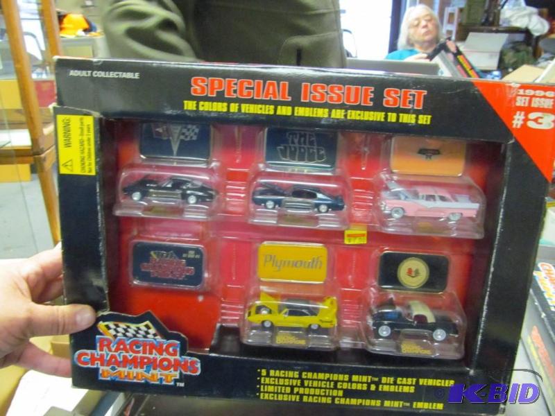 lot 35 image: Racing Champion Mint Car Set #3  Die cast Set