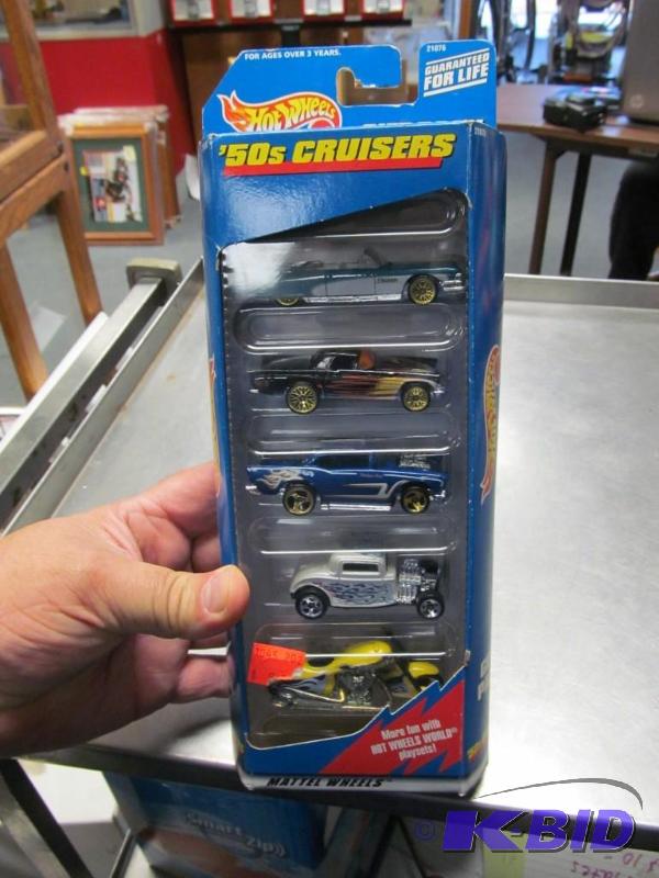 lot 40 image: Hot Wheels 50s  cruisers set of 5