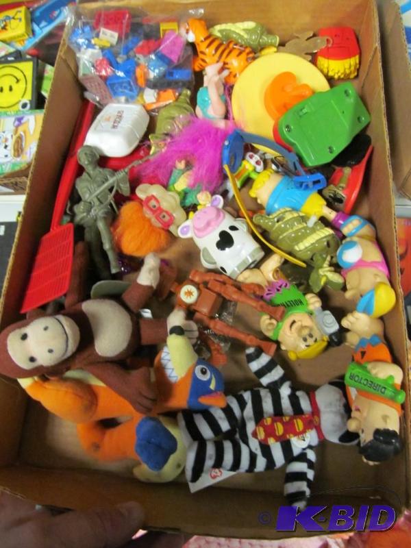 lot 48 image: Lot of Carnival Birthday gifts and trinkets