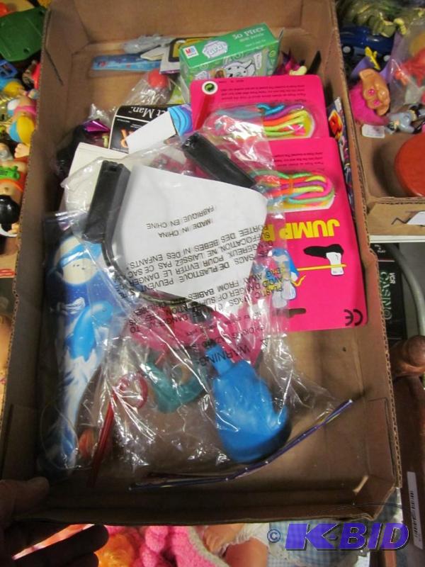 lot 49 image: Lot of Carnival  Birthday gifts  and trinkets