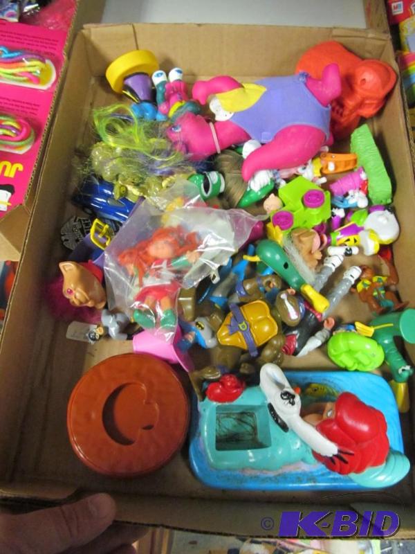 lot 50 image: Lot of Carnival  Birthday gifts  and trinkets