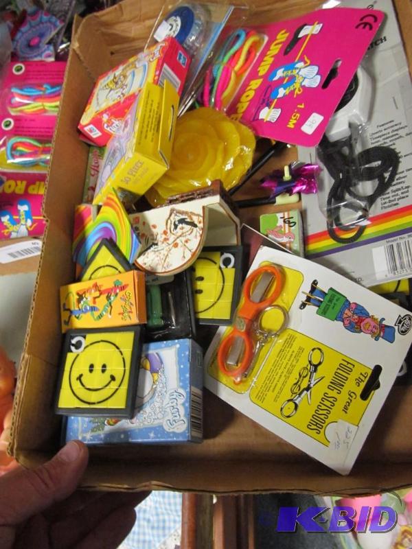 lot 51 image: Lot of Carnival  Birthday gifts  and trinkets